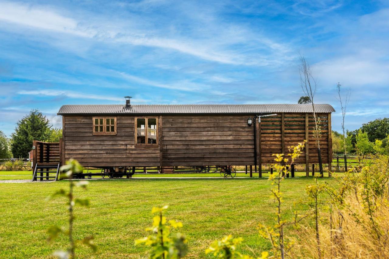 Ashwood Shepherd Hut -Ockeridge Rural Retreats Apartment Worcester Exterior photo